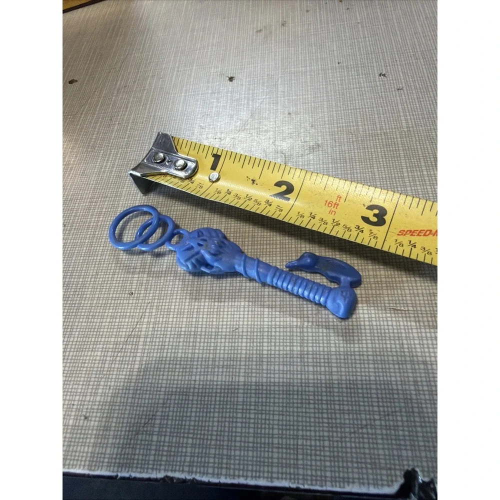 Vintage 1996 Playmates Primal Rage Vertigo Blue Key Axe Accessory
